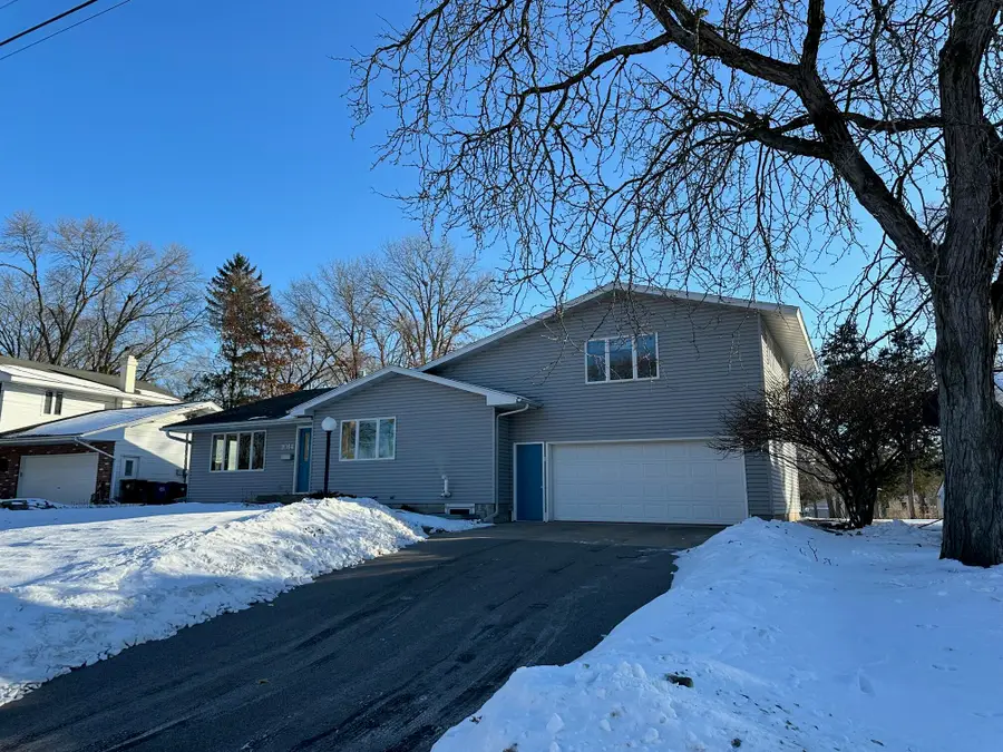 1014 Green Bay St, Onalaska, WI 54650 - #2