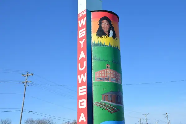 N2253 Main St, Weyauwega, WI 54983