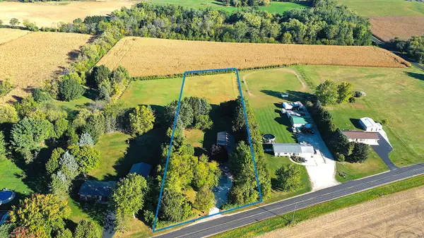 W1758 Spring Prairie Rd, Spring Prairie, WI 53105