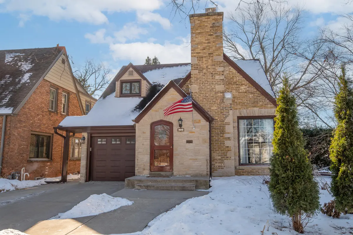 6321 W Mckinley Ave, Wauwatosa, WI 53213 - #1