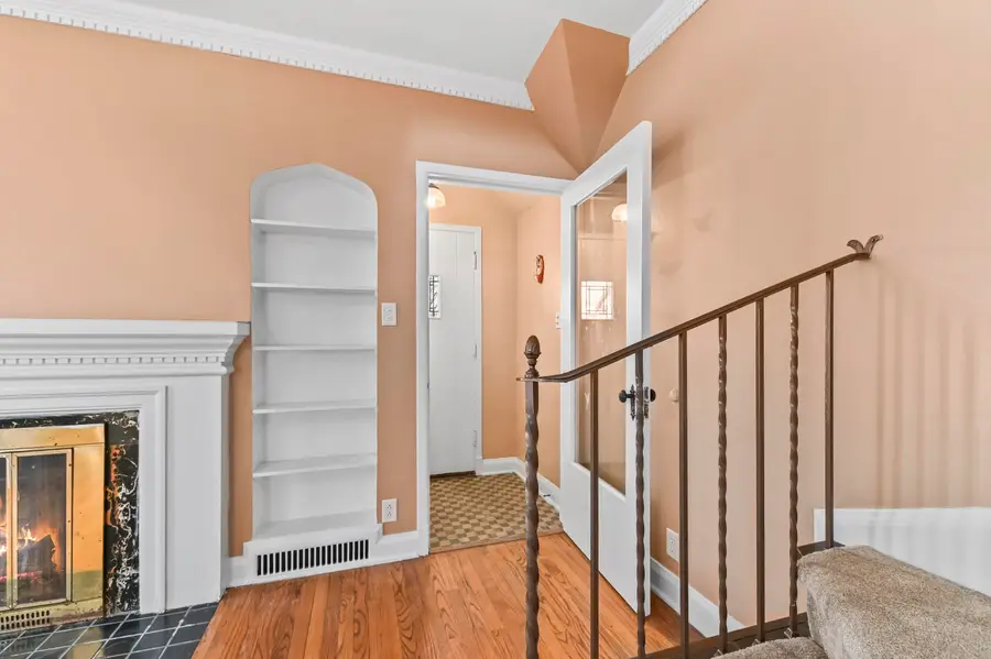 6321 W Mckinley Ave, Wauwatosa, WI 53213 - #2