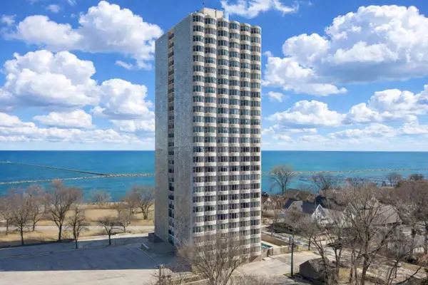 2525 S Shore Dr, Milwaukee, WI 53207