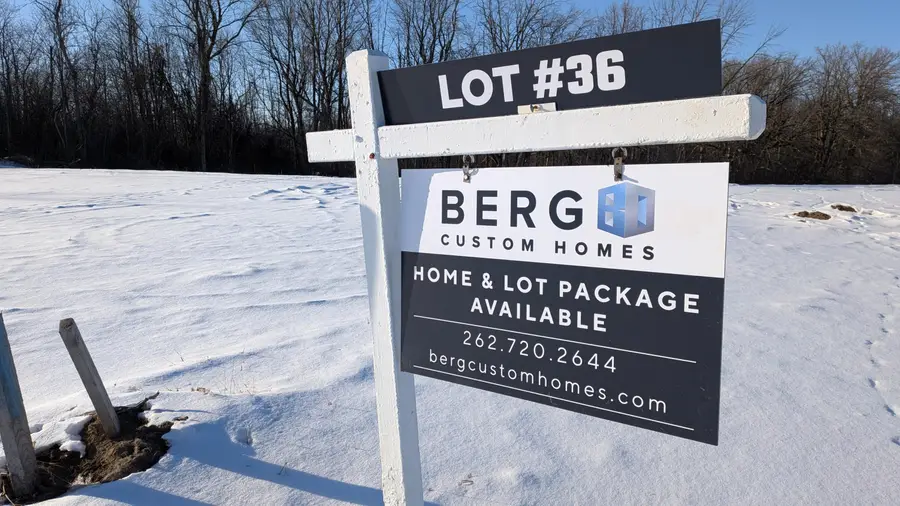 N52W18759 Edgewater Dr, Menomonee Falls, WI 53051 - #3