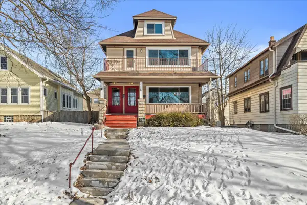 4418 N Bartlett Ave, Shorewood, WI 53211