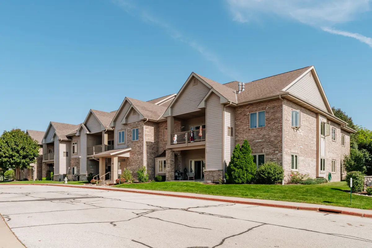 1405 Gabriel Dr, Waukesha, WI 53188 - #1