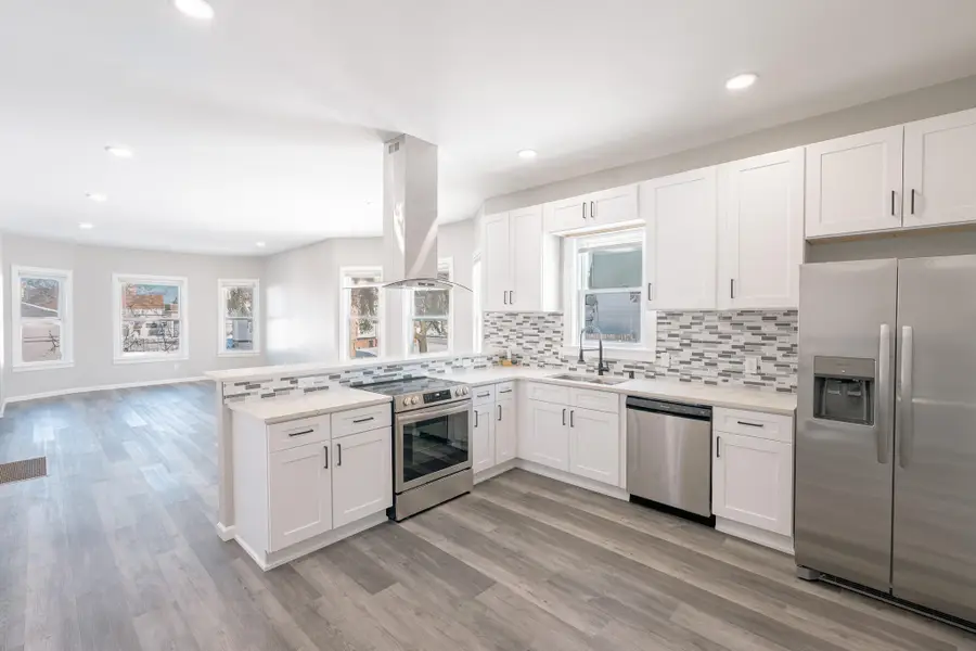 3513 W Lloyd St, Milwaukee, WI 53208 - #2