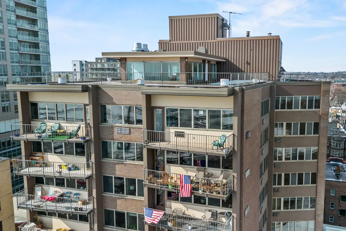 1919 N Summit Ave, Milwaukee, WI 53202 - #1