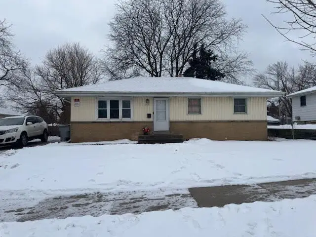7711 W Mill Rd, Milwaukee, WI 53218 - Image #1