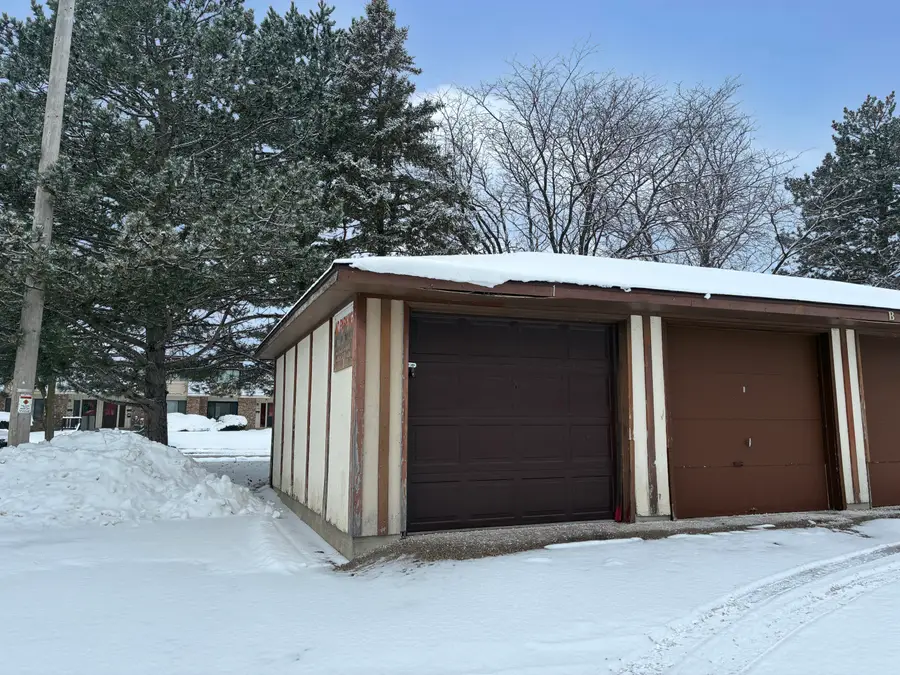 6041 W Port Ave, Milwaukee, WI 53223 - #2