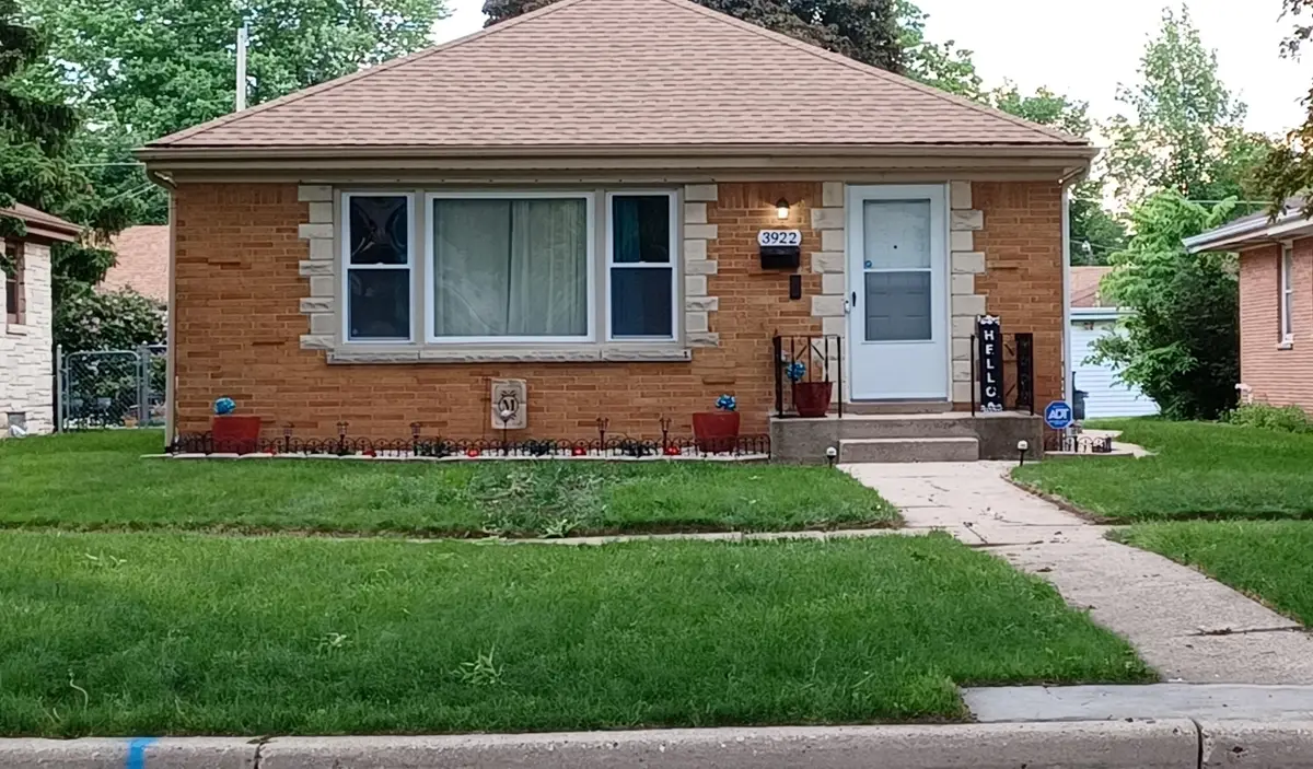 3922 N 80th St, Milwaukee, WI 53222 - #1