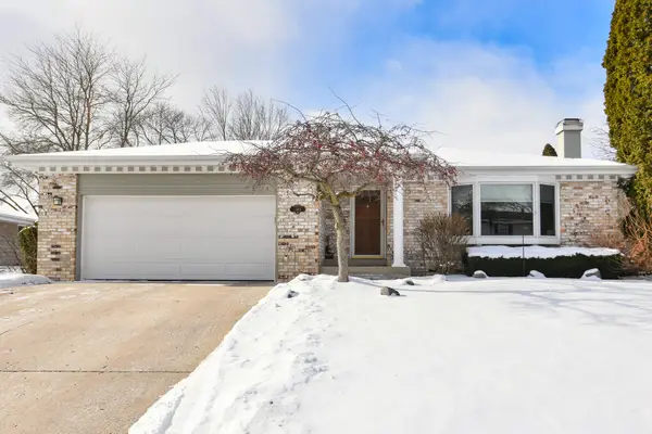 1143 Rainbow Ct, Mukwonago, WI 53149