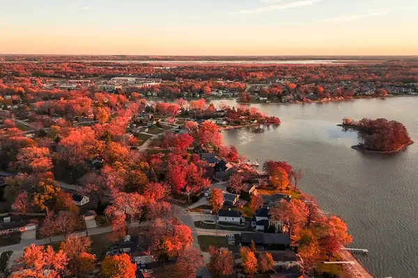 S69W17741 Wildwood Dr, Muskego, WI 53150