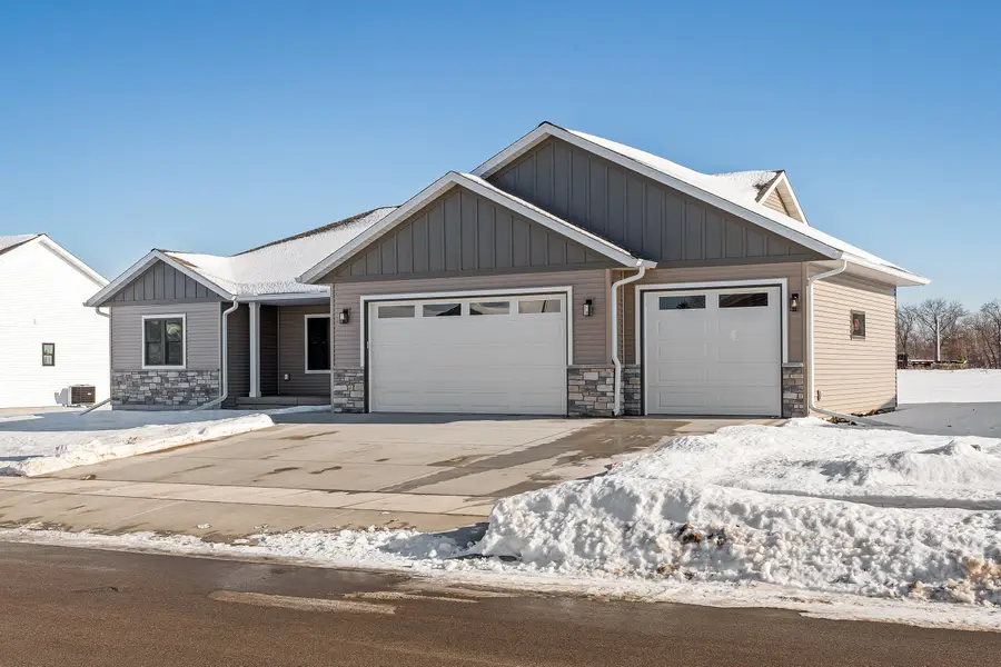 935 Crockett Dr, Holmen, WI 54636 - #2