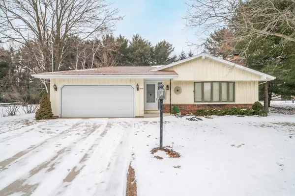 2864 N Apache Rd, Sheboygan, WI 53083