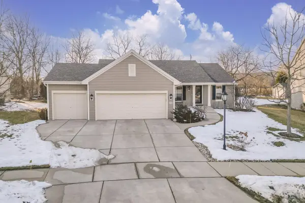 W207N17393 Parkview Dr, Jackson, WI 53037