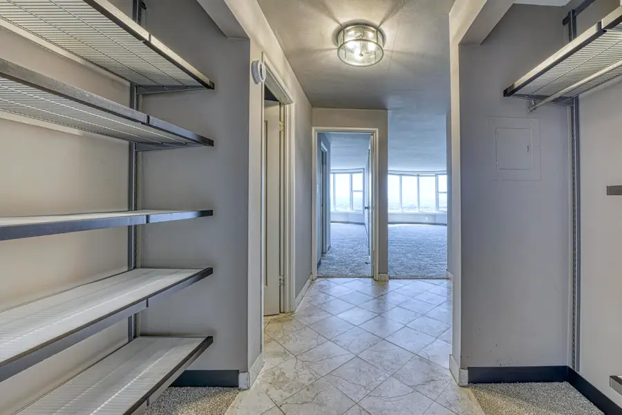 2525 S Shore Dr, Milwaukee, WI 53207 - Image #2