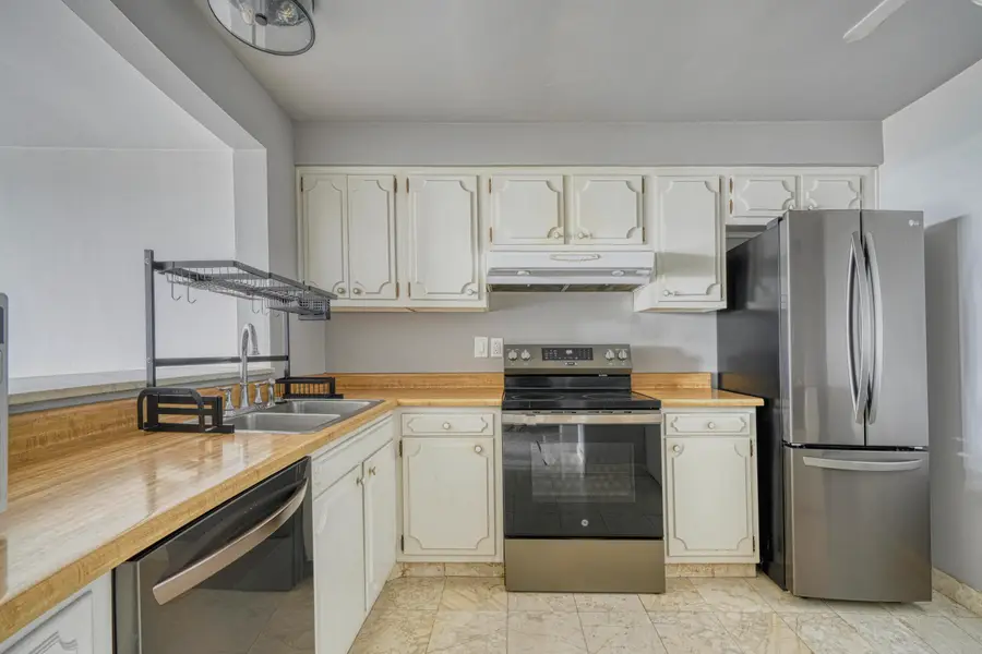 2525 S Shore Dr, Milwaukee, WI 53207 - Image #3