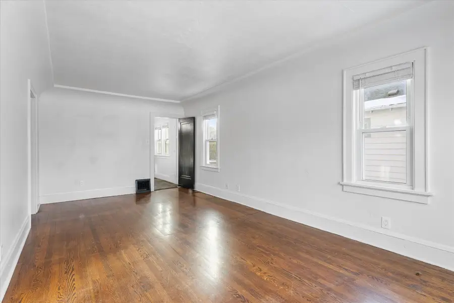 911 W Eula Ct, Glendale, WI 53209 - #3