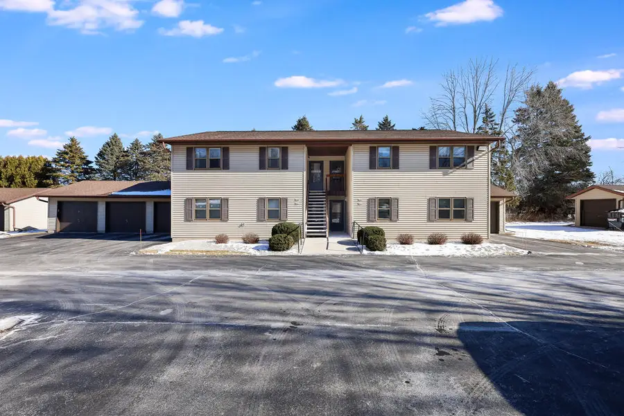 910 E Cedar Ave, Manitowoc, WI 54220 - #2