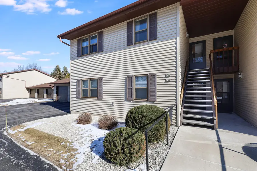 910 E Cedar Ave, Manitowoc, WI 54220 - #3