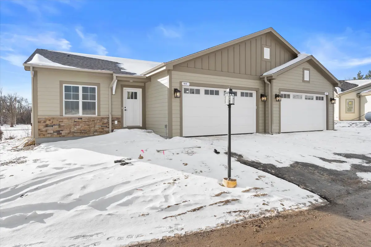 7054 Stonewood Ln, Lannon, WI 53046 - Image #1