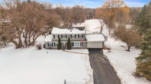 S38W27600 Windsong Rdg, Waukesha, WI 53189