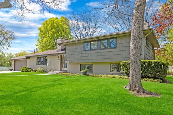 250 W Suburban Ct, Fox Point, WI 53217