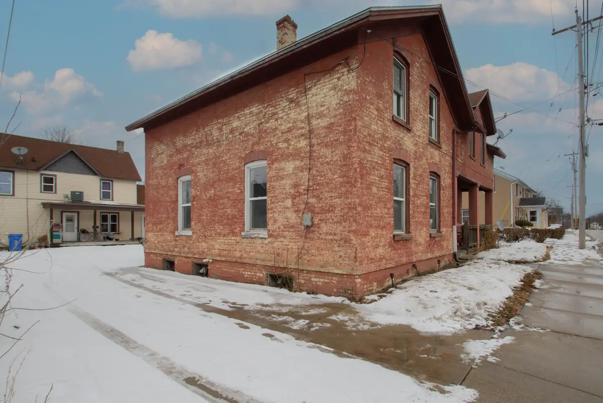 504 E Division St, Watertown, WI 53098 - Image #1