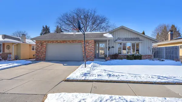 2418 W Mark Dr, Sheboygan, WI 53083