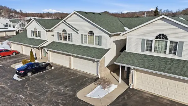 622 Shepherds Dr, West Bend, WI 53090