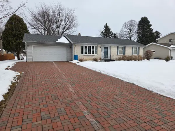 609 Madison Dr, Delavan, WI 53115