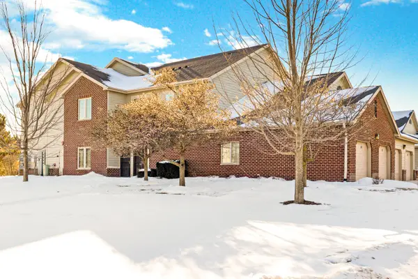 4869 S Forest Ridge Dr, New Berlin, WI 53151