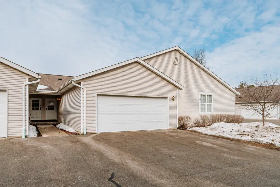 565 Slinger Rd, Slinger, WI 53086 - #2