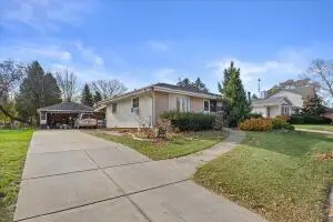 707 W Maplewood Ct, Milwaukee, WI 53221 - Image #2