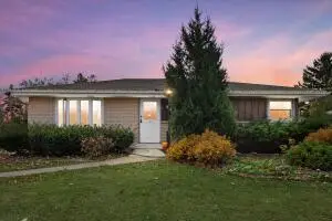 707 W Maplewood Ct, Milwaukee, WI 53221 - Image #3