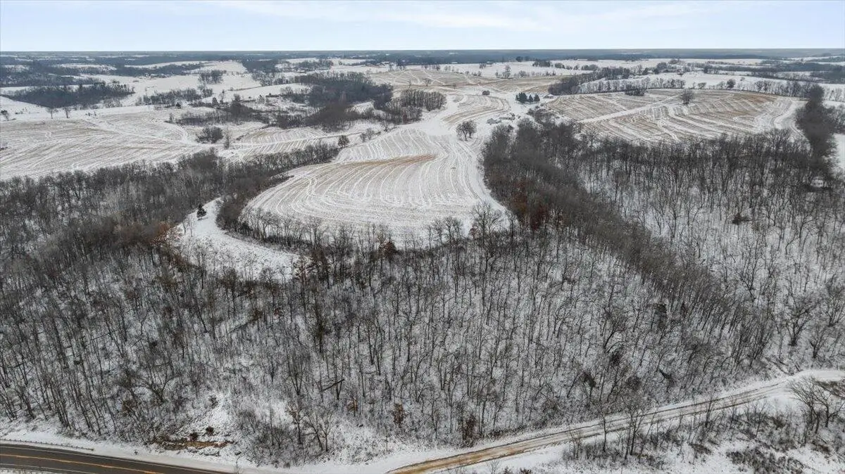 E8527 Nelson Rd, Kickapoo, WI 54652 - #1