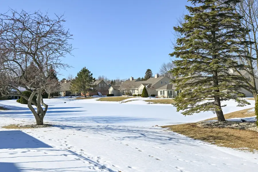 10121 N Lee Ct, Mequon, WI 53092 - #2