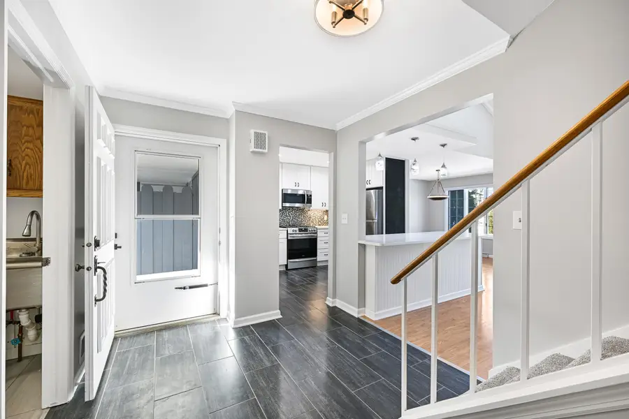 10121 N Lee Ct, Mequon, WI 53092 - #3