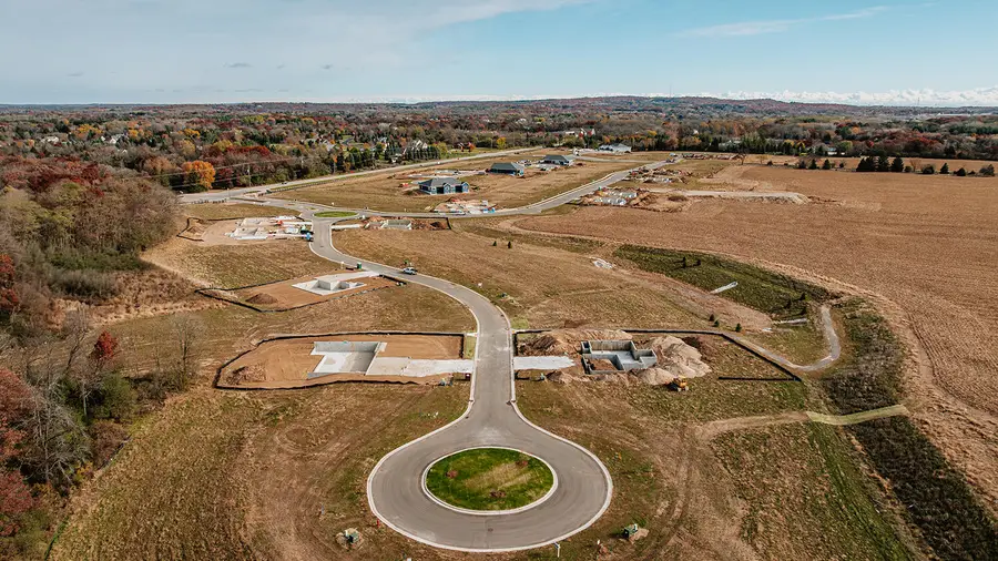 395 Ingleside Ct, Dousman, WI 53118 - Image #2