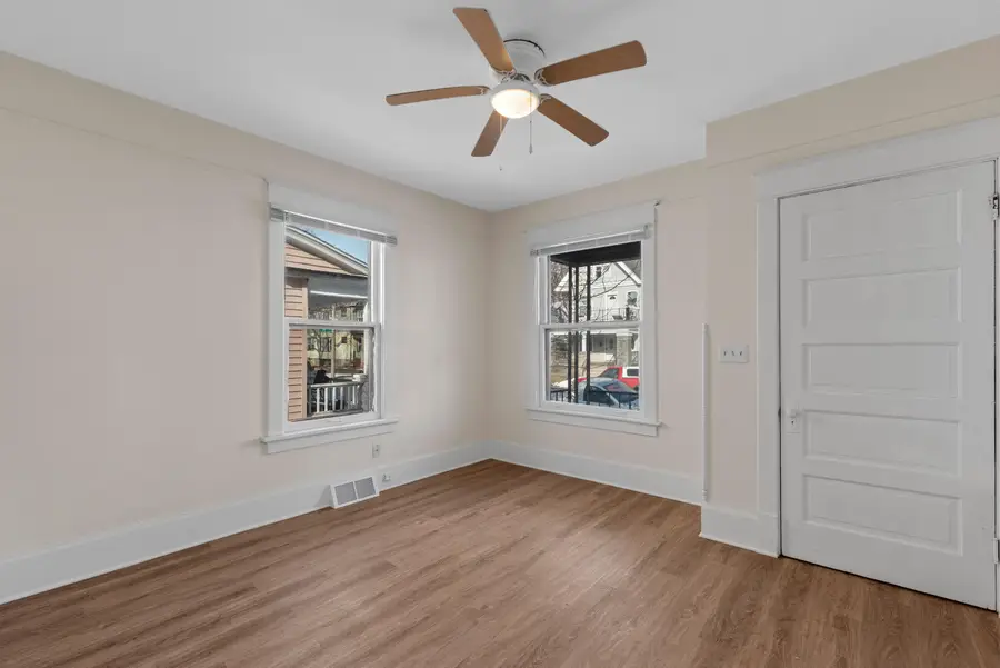 3527 W Branting Ln, Milwaukee, WI 53215 - Image #3