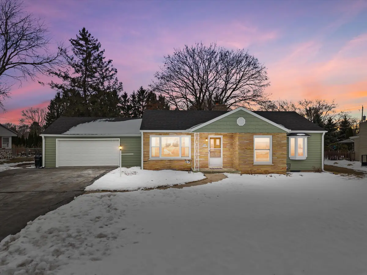 N62W23905 Sunset Dr, Sussex, WI 53089 - #1