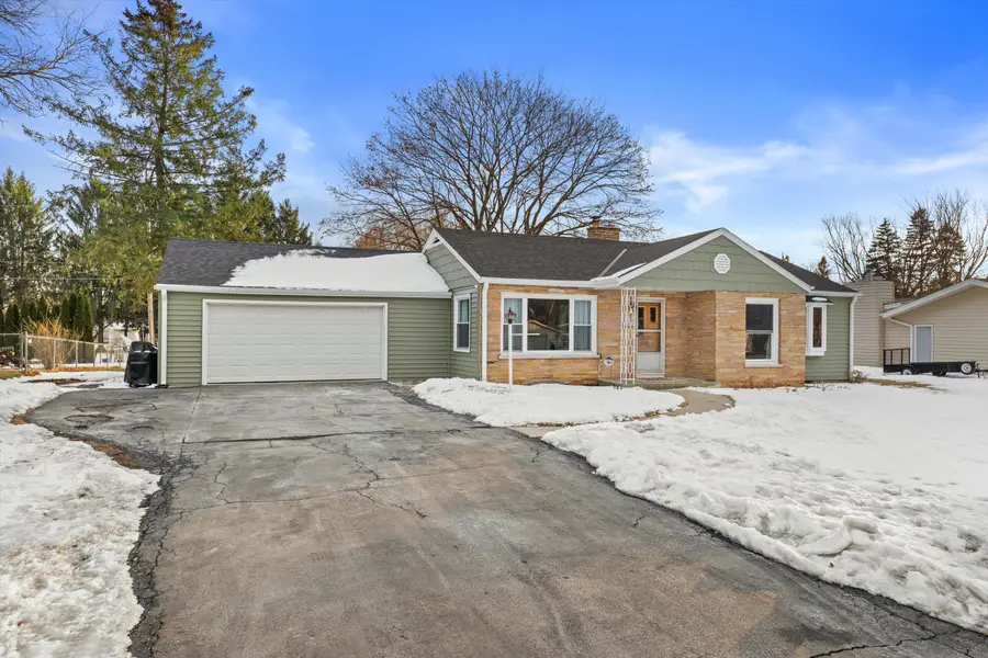 N62W23905 Sunset Dr, Sussex, WI 53089 - #3