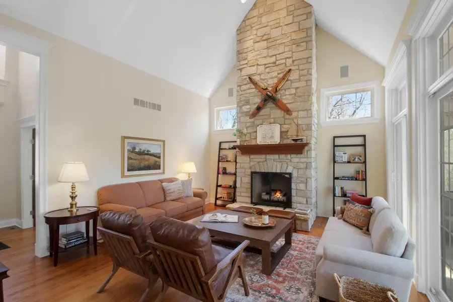 201 Abbey Springs Dr, Fontana, WI 53125 - #3