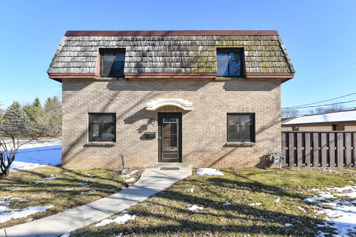 16107 W Heritage Ln, New Berlin, WI 53151 - #1