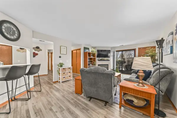 116 E Freistadt Rd, Thiensville, WI 53092