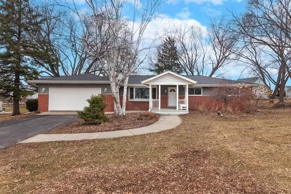 N56W36792 Cherokee Rd, Oconomowoc, WI 53066