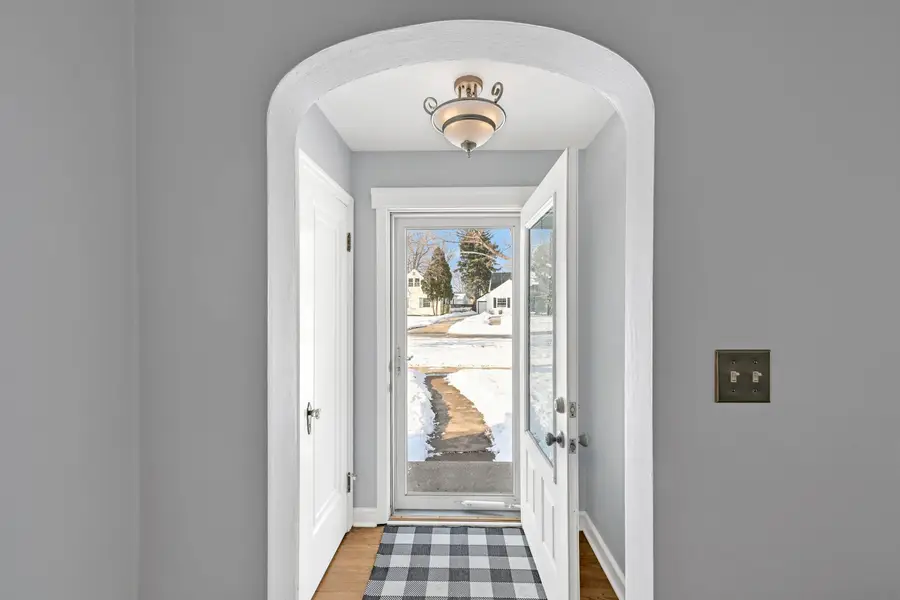 320 S Honey Creek Dr, Milwaukee, WI 53214 - #2