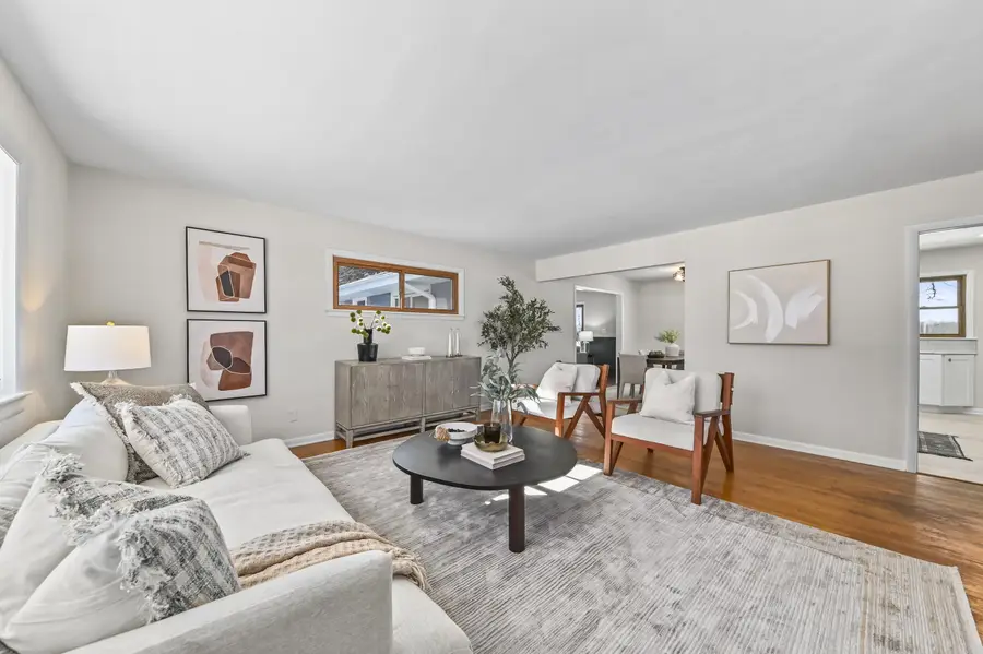 11737 N Ridgeway Ave, Mequon, WI 53097 - #3