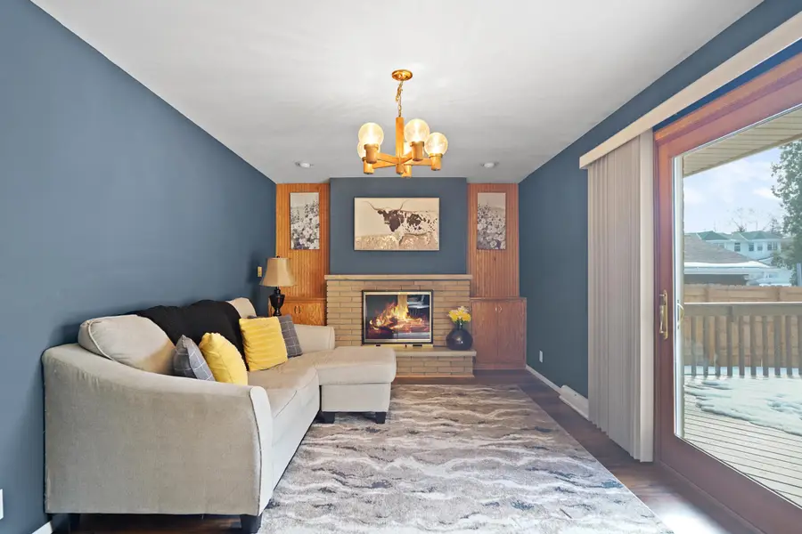 3326 Monarch Dr, Racine, WI 53406 - #2