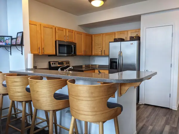 2121 S Kinnickinnic Ave, Milwaukee, WI 53207